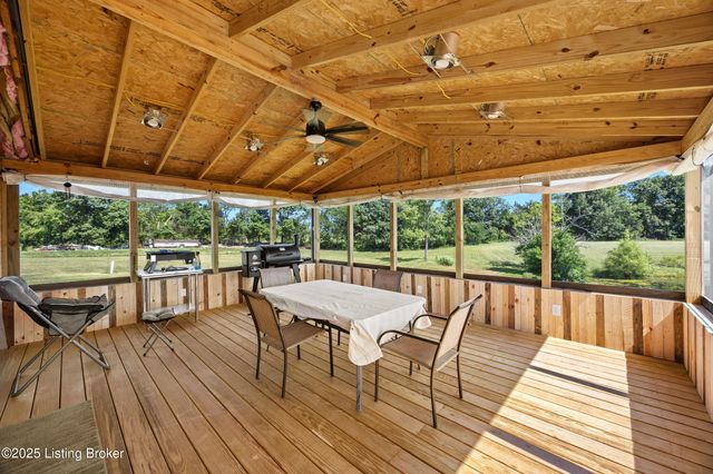 365 Ridgecrest Dr, Taylorsville, KY 40071