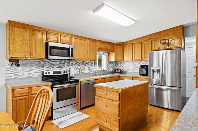 365 Ridgecrest Dr, Taylorsville, KY 40071