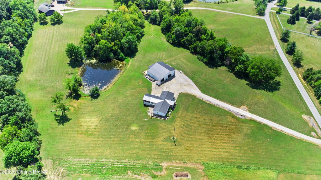 365 Ridgecrest Dr, Taylorsville, KY 40071