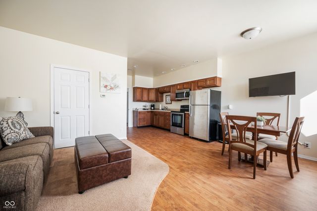 16 N Washington Street, Knightstown, IN 46148