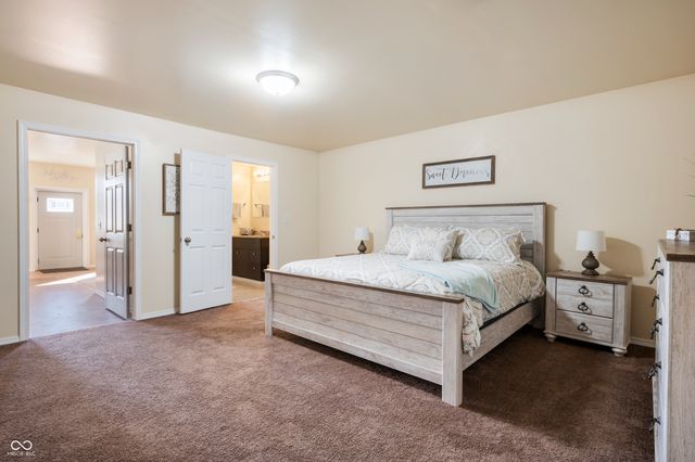 16 N Washington Street, Knightstown, IN 46148
