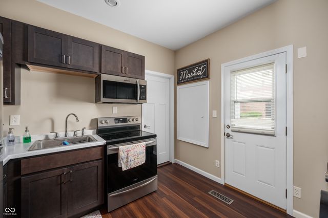 16 N Washington Street, Knightstown, IN 46148