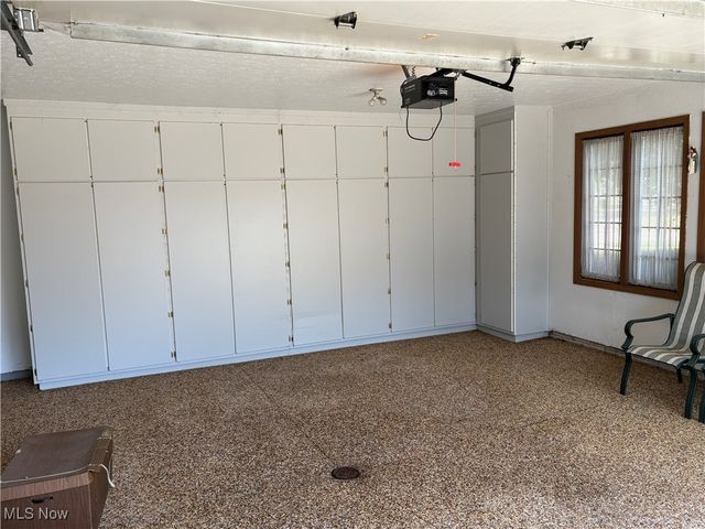 6065 Brook Circle, North Olmsted, OH 44070