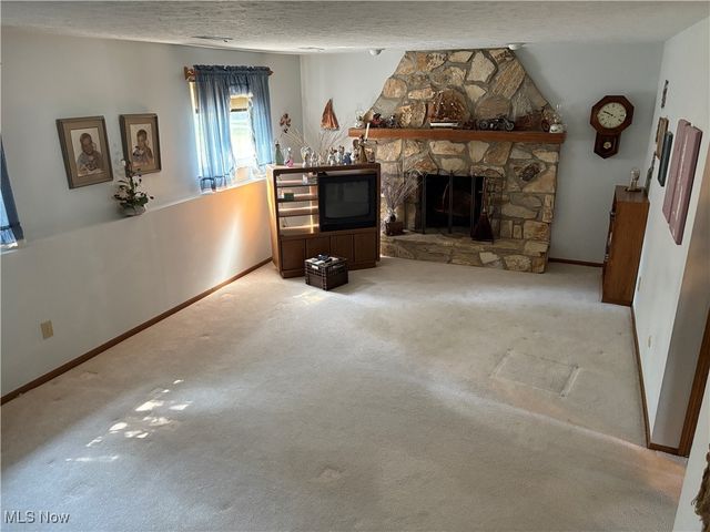 6065 Brook Circle, North Olmsted, OH 44070