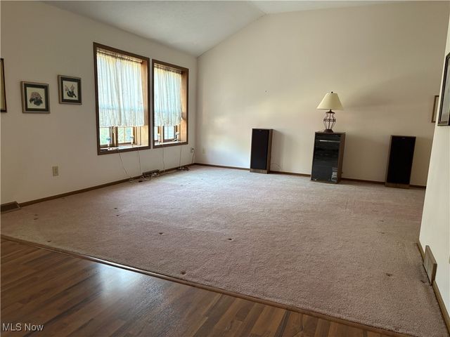 6065 Brook Circle, North Olmsted, OH 44070