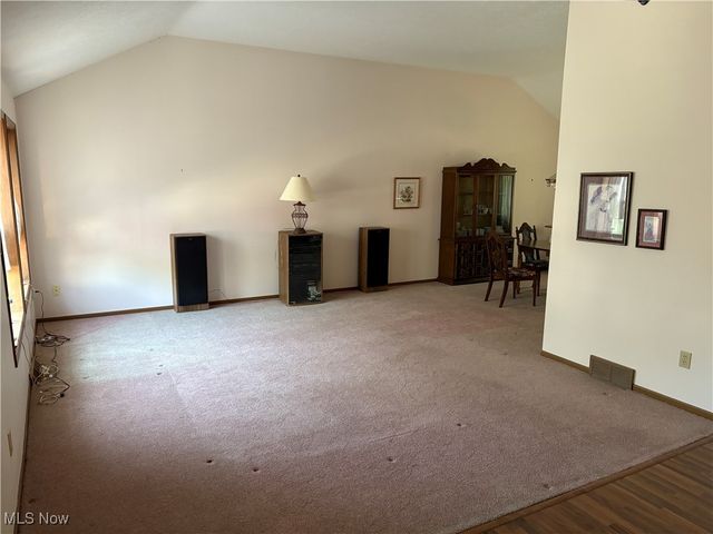 6065 Brook Circle, North Olmsted, OH 44070