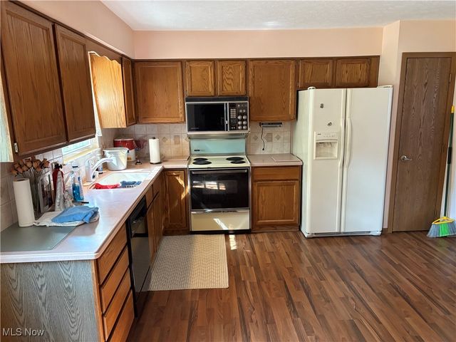 6065 Brook Circle, North Olmsted, OH 44070