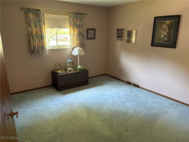 6065 Brook Circle, North Olmsted, OH 44070