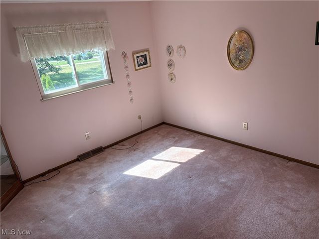 6065 Brook Circle, North Olmsted, OH 44070