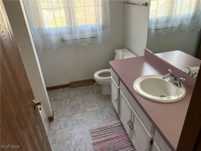 6065 Brook Circle, North Olmsted, OH 44070