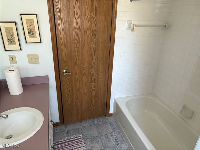 6065 Brook Circle, North Olmsted, OH 44070