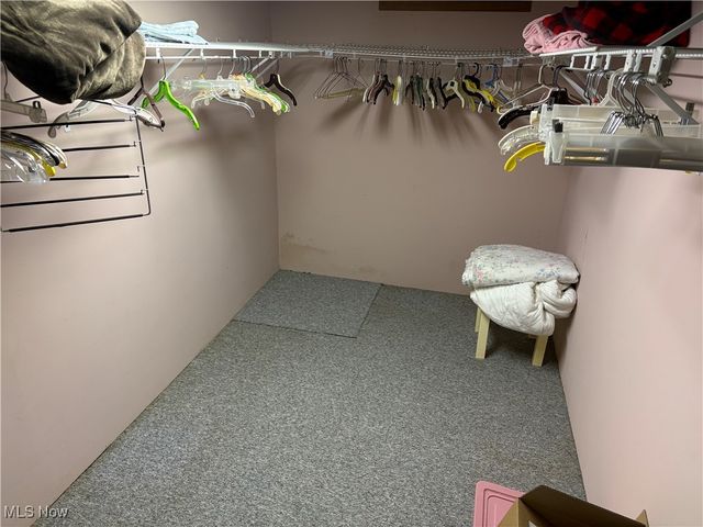 6065 Brook Circle, North Olmsted, OH 44070