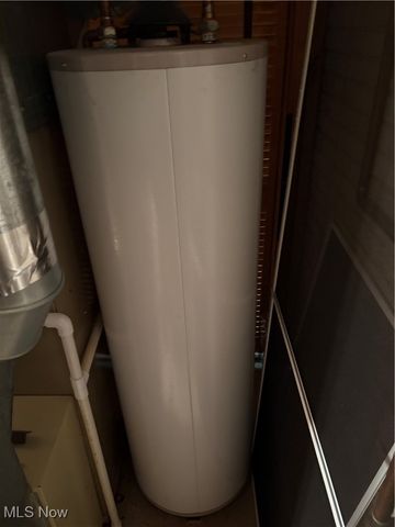 6065 Brook Circle, North Olmsted, OH 44070