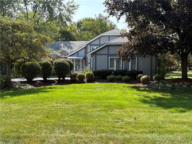 6065 Brook Circle, North Olmsted, OH 44070