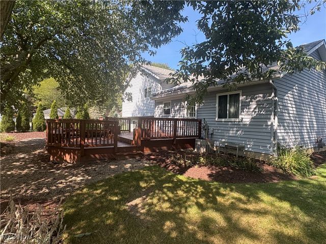 6065 Brook Circle, North Olmsted, OH 44070