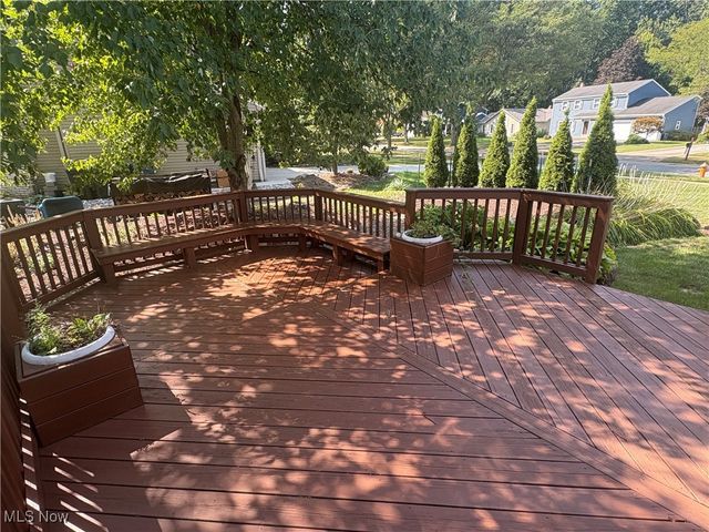 6065 Brook Circle, North Olmsted, OH 44070