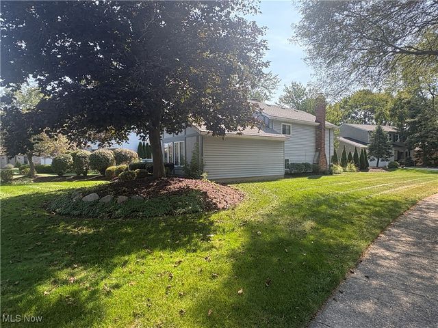 6065 Brook Circle, North Olmsted, OH 44070