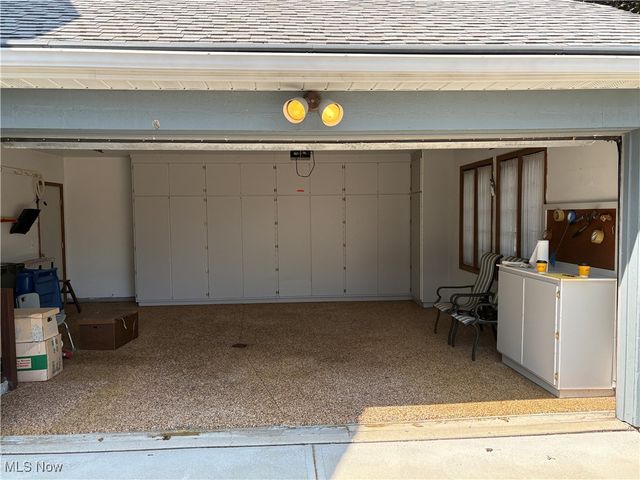 6065 Brook Circle, North Olmsted, OH 44070