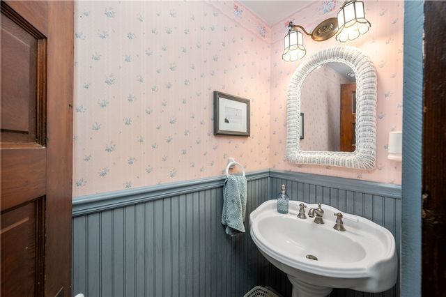 227 Aggas Rd, Center Twp, PA 16061