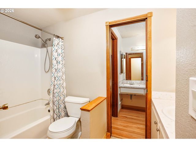 808 Se 156TH Pl, Portland, OR 97233