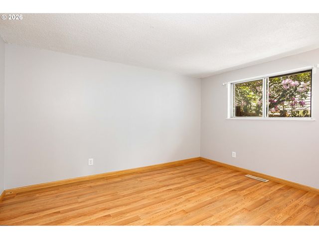 808 Se 156TH Pl, Portland, OR 97233