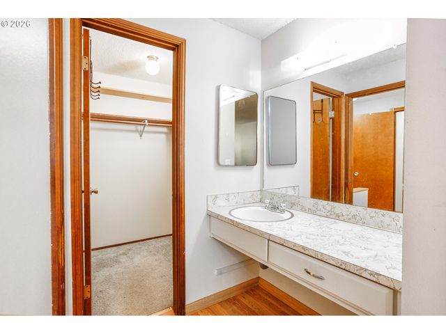 808 Se 156TH Pl, Portland, OR 97233