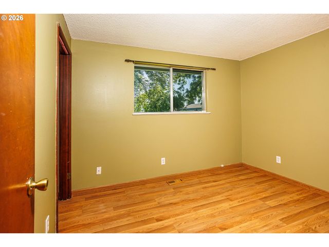 808 Se 156TH Pl, Portland, OR 97233