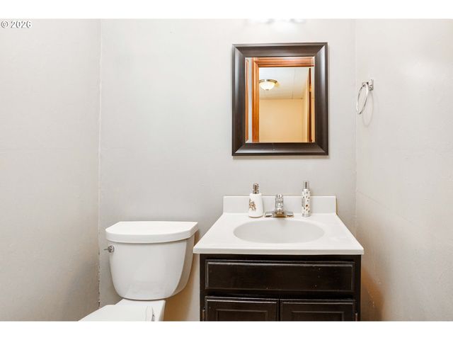 808 Se 156TH Pl, Portland, OR 97233