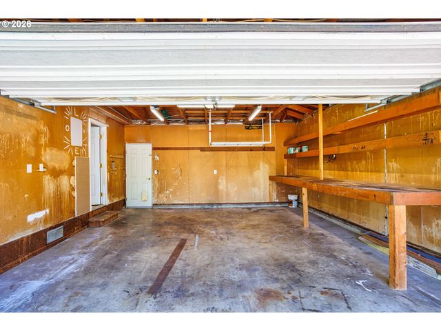 808 Se 156TH Pl, Portland, OR 97233