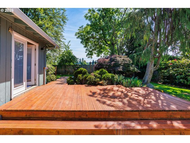 808 Se 156TH Pl, Portland, OR 97233