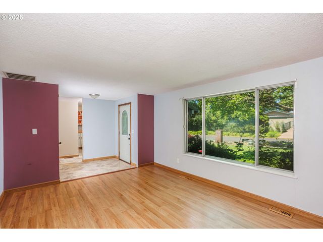808 Se 156TH Pl, Portland, OR 97233