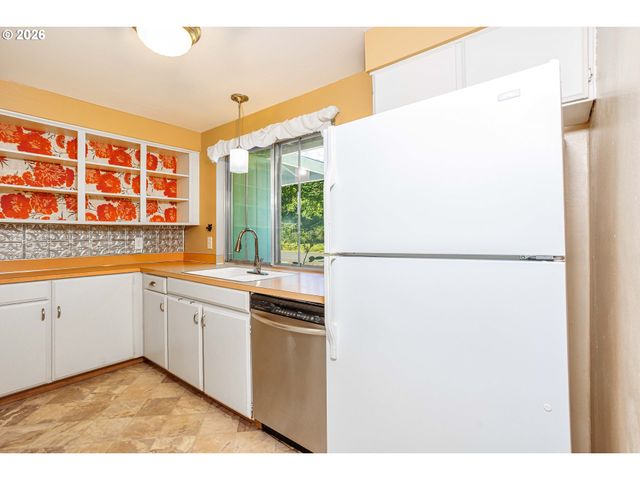 808 Se 156TH Pl, Portland, OR 97233