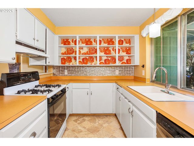 808 Se 156TH Pl, Portland, OR 97233