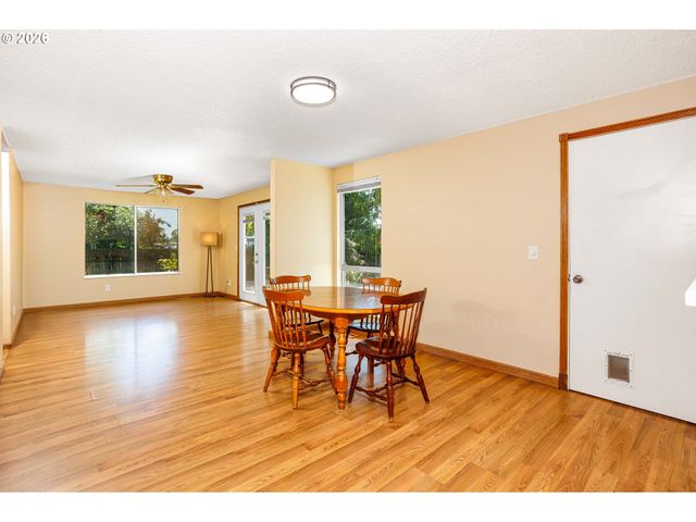 808 Se 156TH Pl, Portland, OR 97233