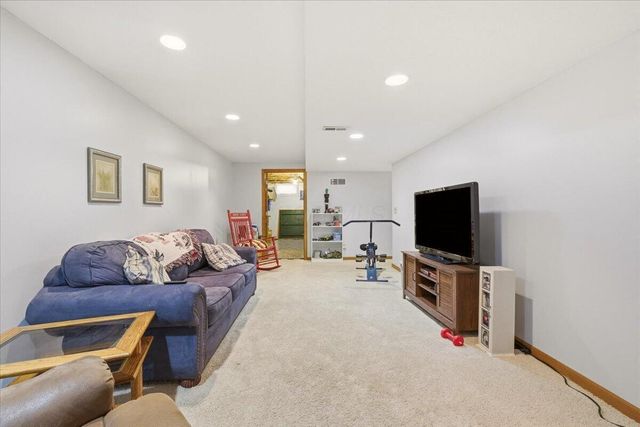 1324 Cottonwood Drive, Lewis Center, OH 43035