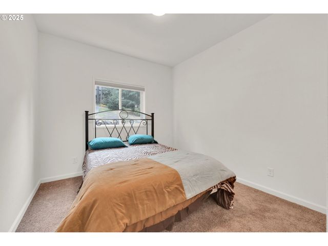 3825 BRIGHTON Ave, Eugene, OR 97405