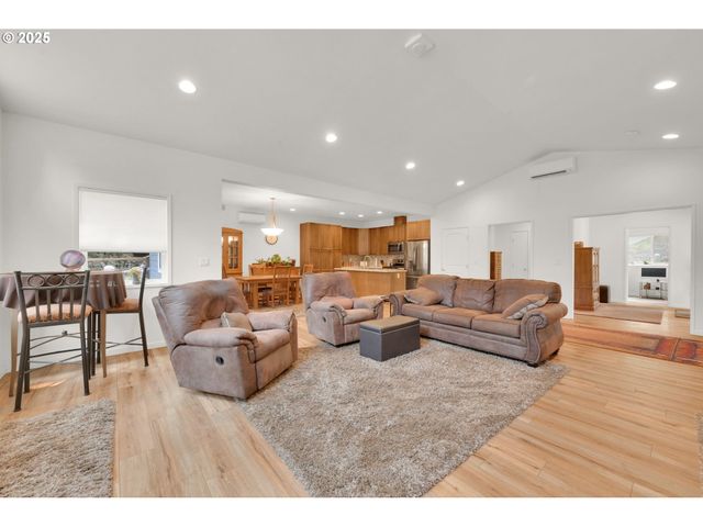 3825 BRIGHTON Ave, Eugene, OR 97405