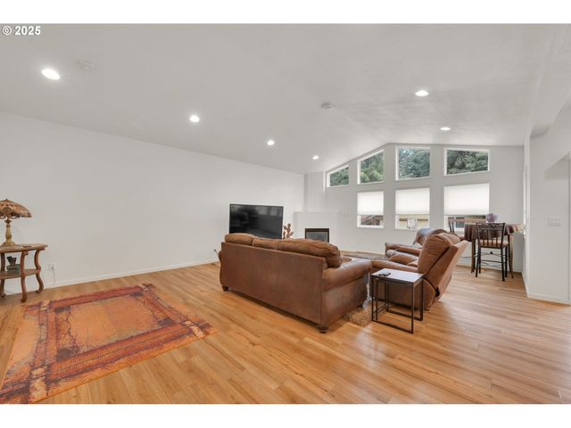 3825 BRIGHTON Ave, Eugene, OR 97405