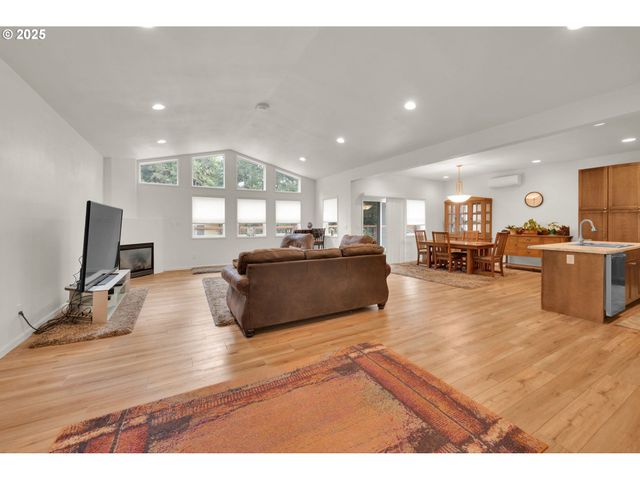 3825 BRIGHTON Ave, Eugene, OR 97405