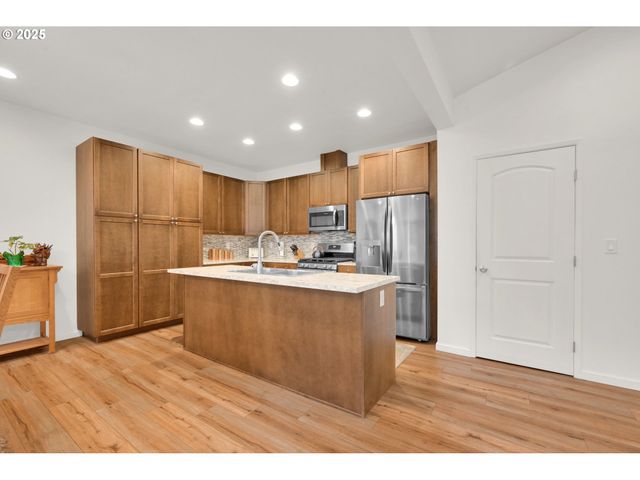 3825 BRIGHTON Ave, Eugene, OR 97405