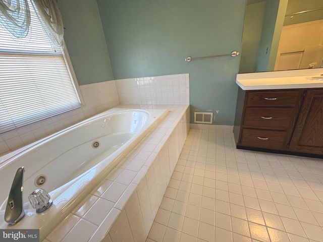 2530 KLOCKNER RD, Hamilton, NJ 08690