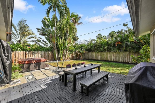 818 NE 18th Street, Fort Lauderdale, FL 33305