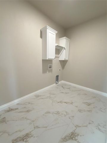 973 Hadley Lane, Tuttle, OK 73089