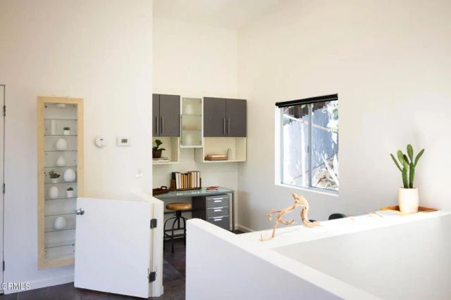 3836 De Longpre Avenue, Los Angeles, CA 90027