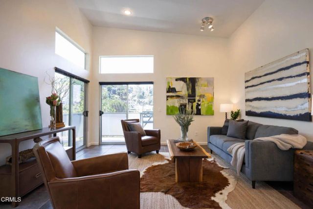 3836 De Longpre Avenue, Los Angeles, CA 90027