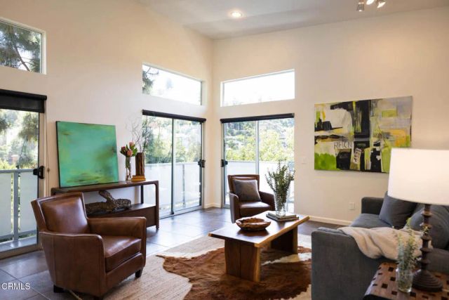 3836 De Longpre Avenue, Los Angeles, CA 90027