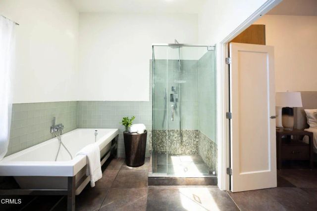 3836 De Longpre Avenue, Los Angeles, CA 90027