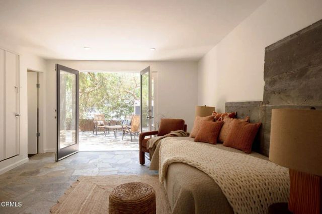 3836 De Longpre Avenue, Los Angeles, CA 90027