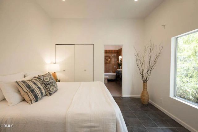 3836 De Longpre Avenue, Los Angeles, CA 90027