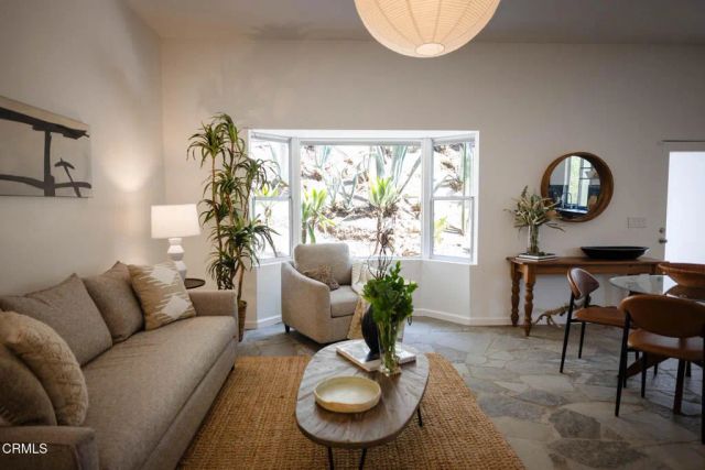 3836 De Longpre Avenue, Los Angeles, CA 90027